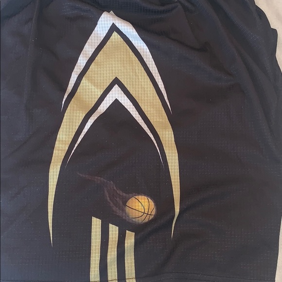 Adidas basketball shorts - Picture 2 of 3